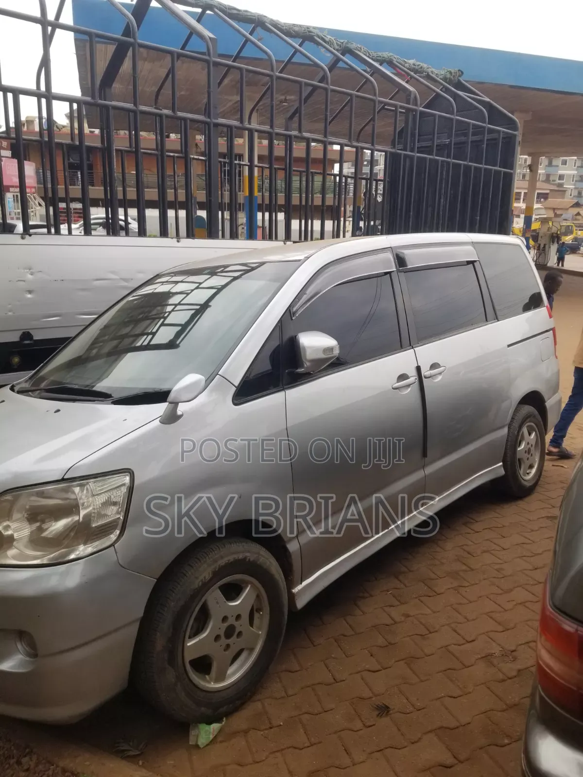 Toyota Noah 2002 Silver