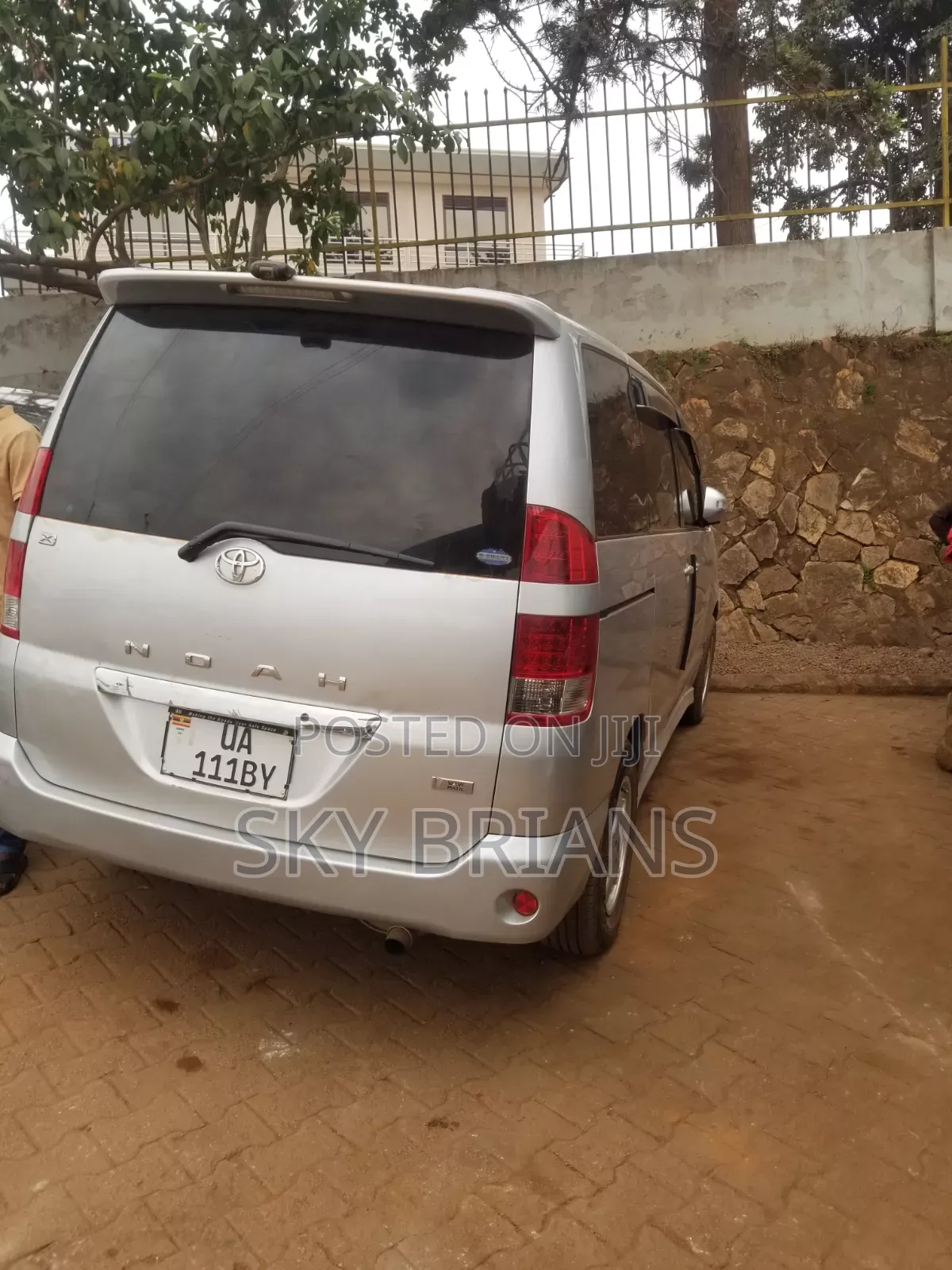 Toyota Noah 2002 Silver