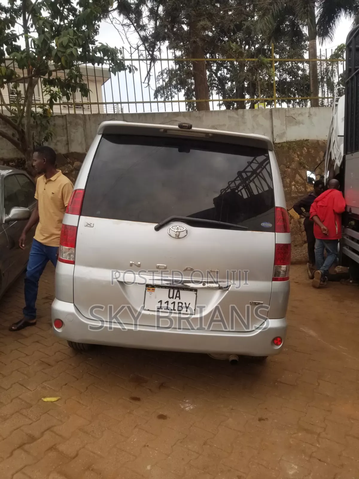 Toyota Noah 2002 Silver