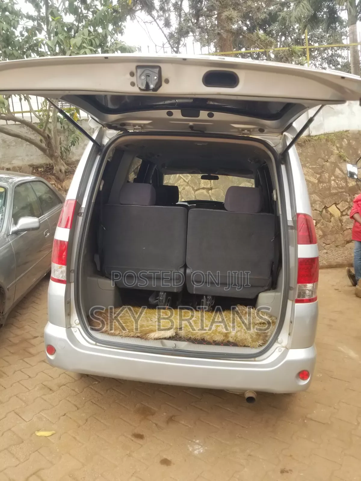 Toyota Noah 2002 Silver