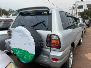 Toyota RAV4 Automatic 2000 Silver