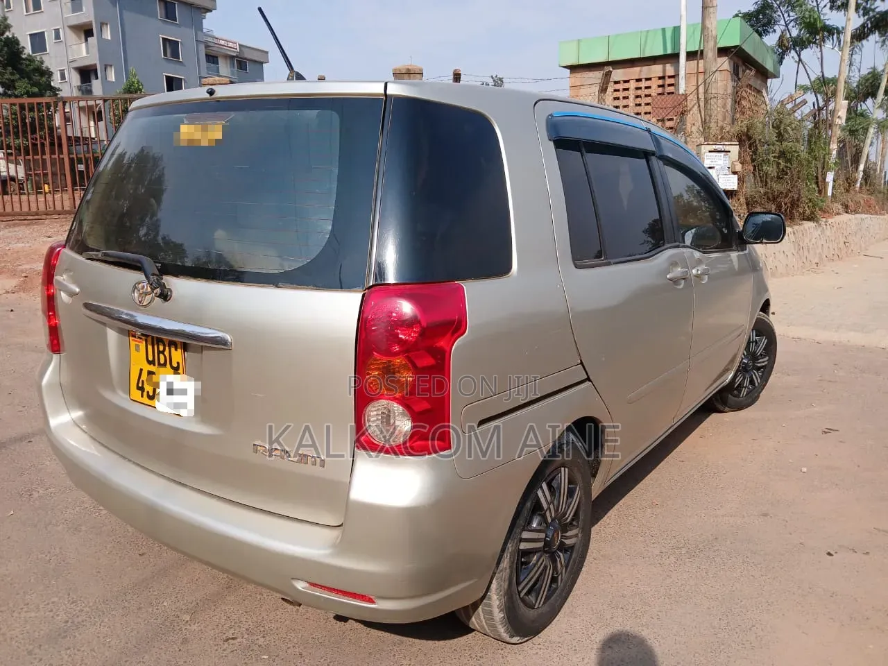 Toyota Raum 2005 Gold