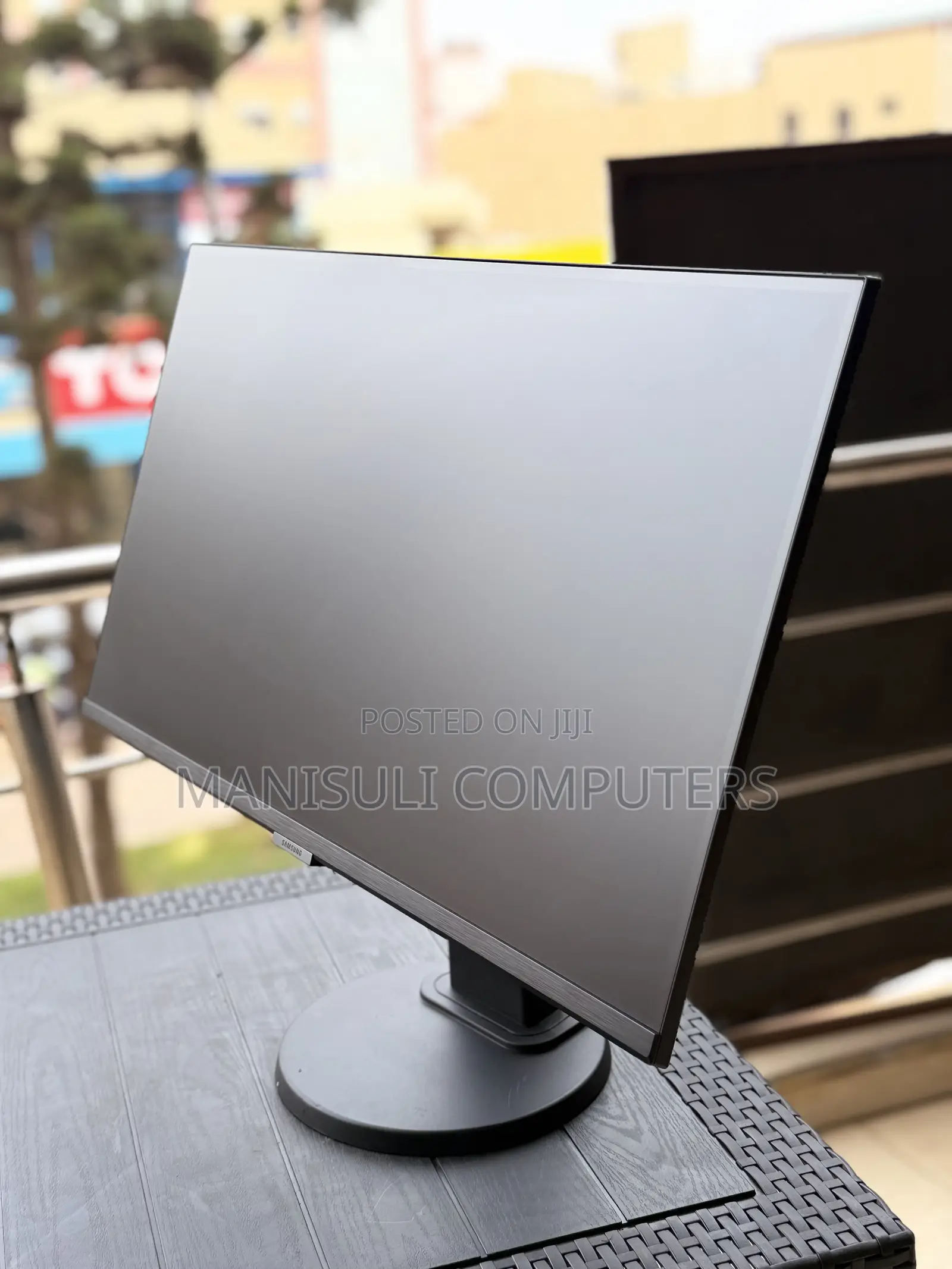 27 Inch Screen IPs Display