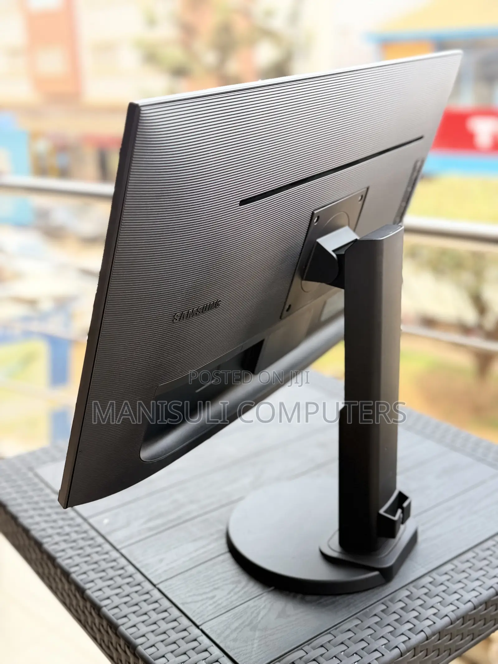 27 Inch Screen IPs Display