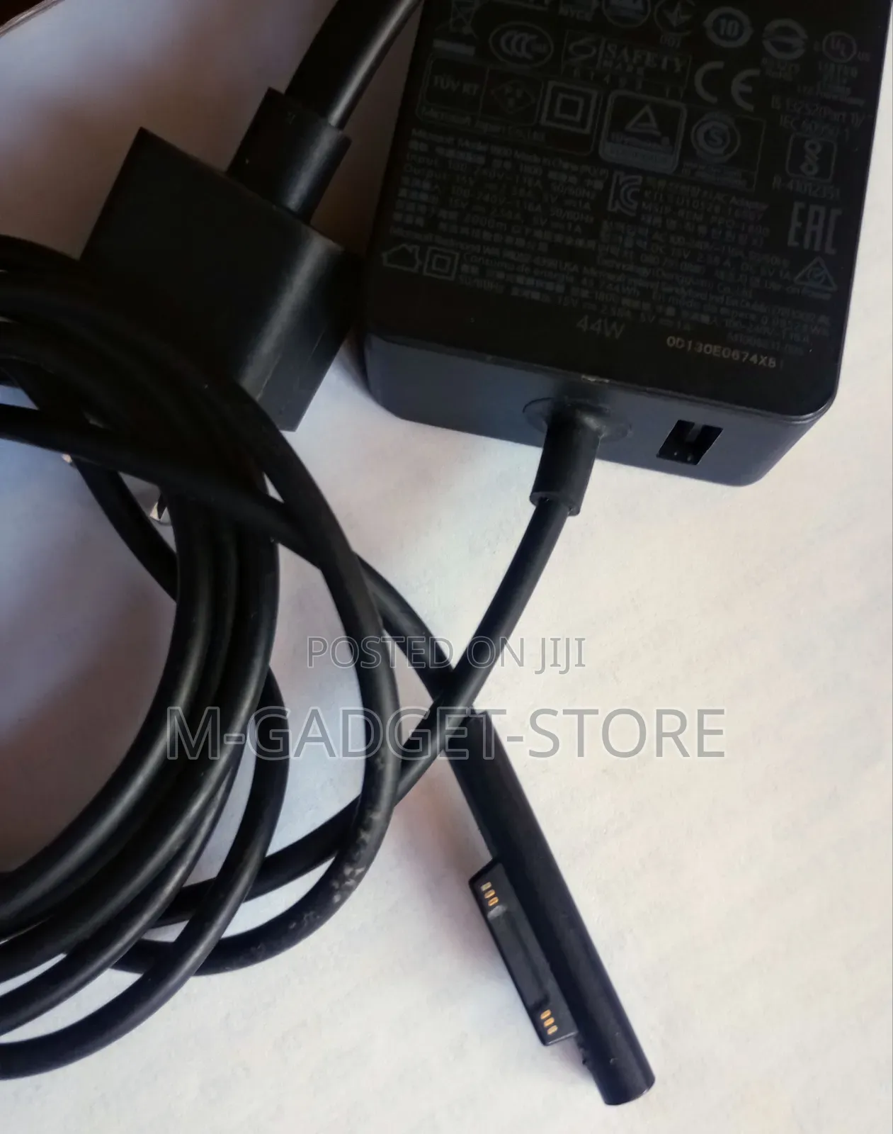 Microsoft Surface Model 1800 Charger for a Wide Range of Devices. 44W