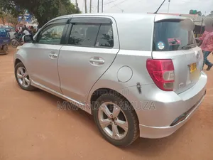 Toyota IST 2010 Silver