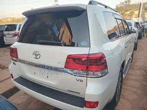 Toyota Land Cruiser 2018 White
