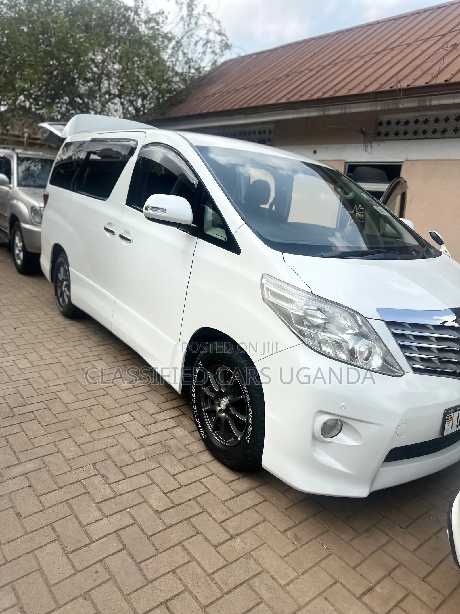 Toyota Alphard 2.4 Petrol AWD 2011 White