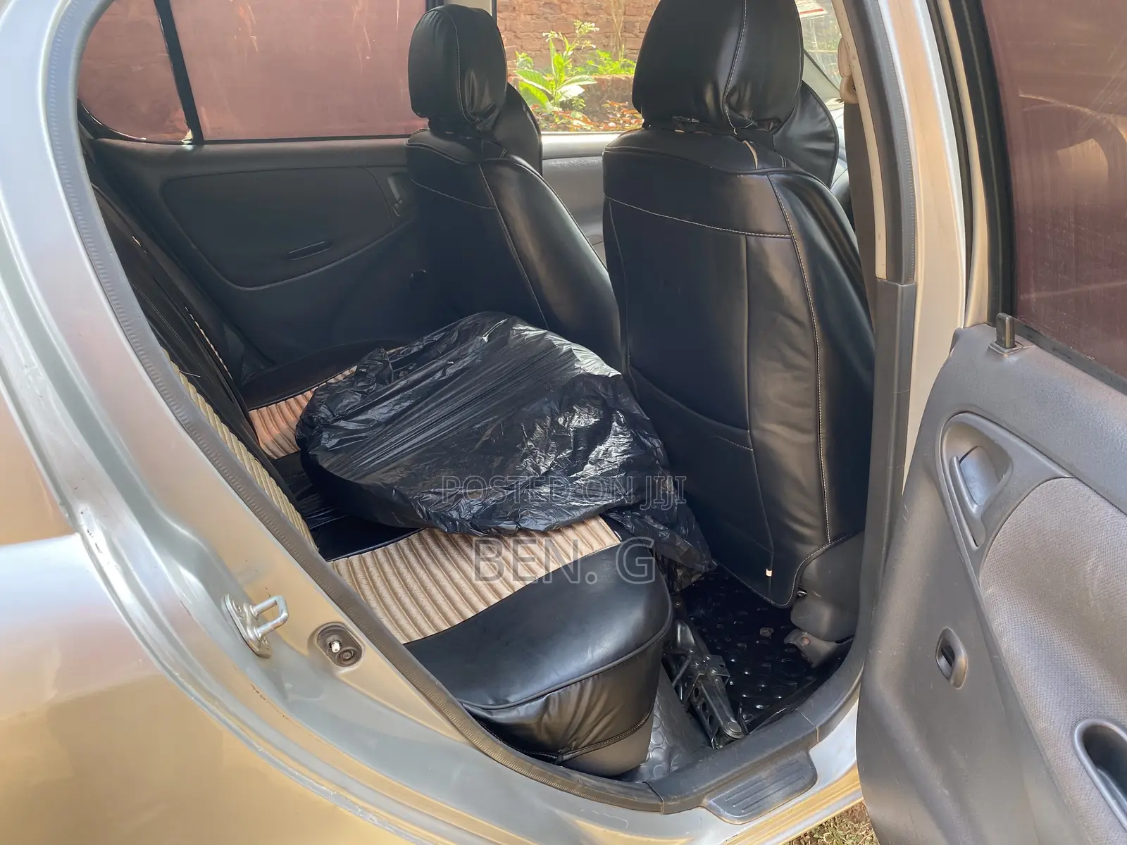 Toyota Vitz 2003 Silver