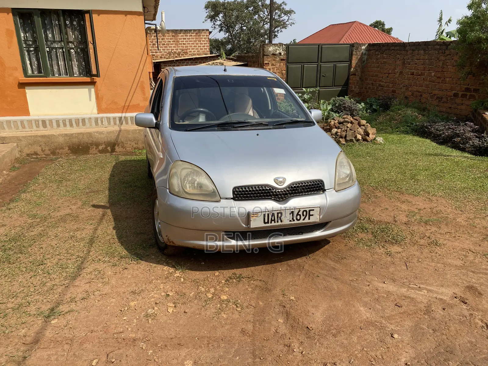 Toyota Vitz 2003 Silver