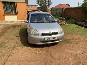 Toyota Vitz 2003 Silver