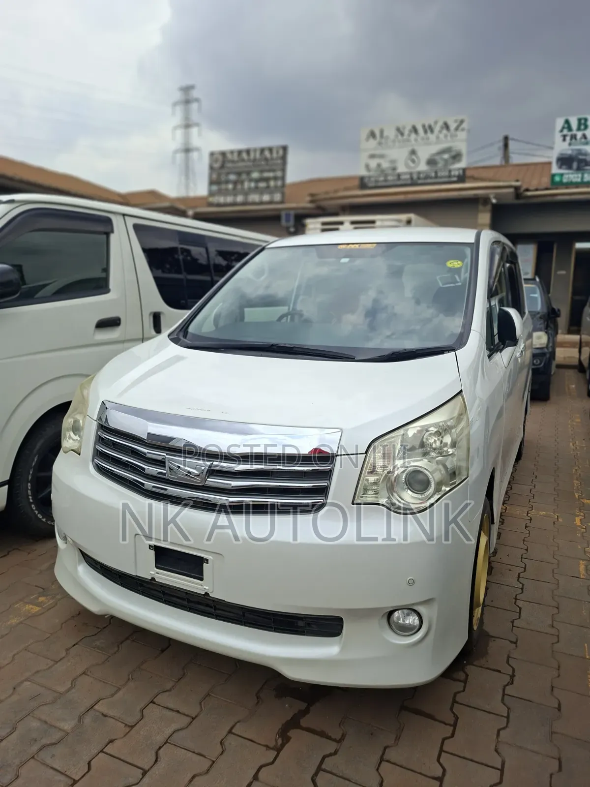 Toyota Noah 2013 White