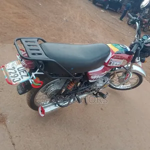 Bajaj Boxer 100 2024 Red