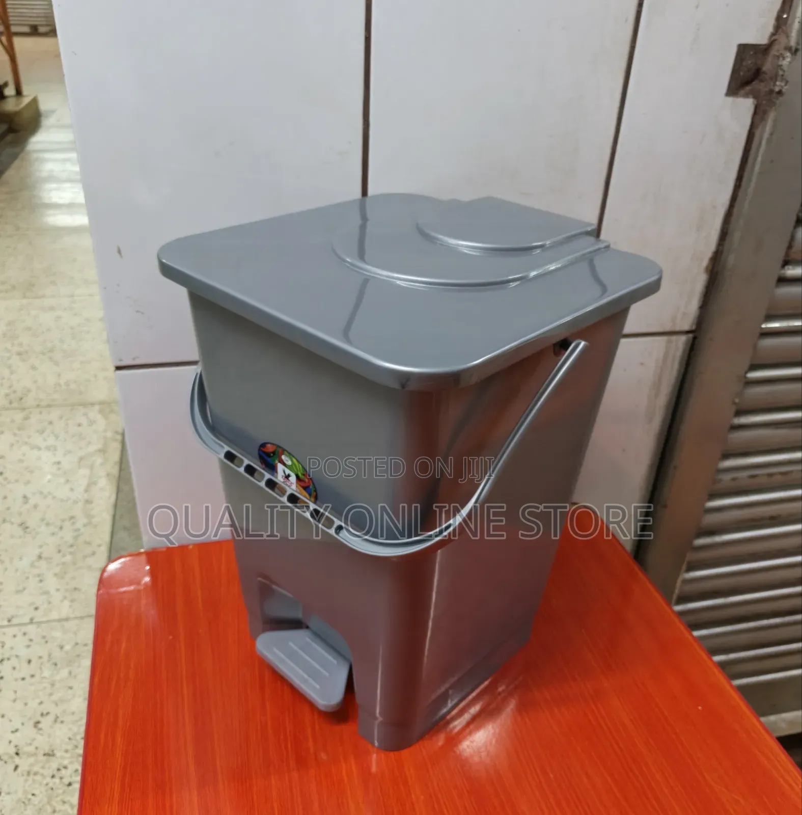 Step on 20litres Plastic Dust Bin Plastic Dust Bin