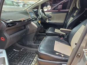Toyota Wish 2012 Silver