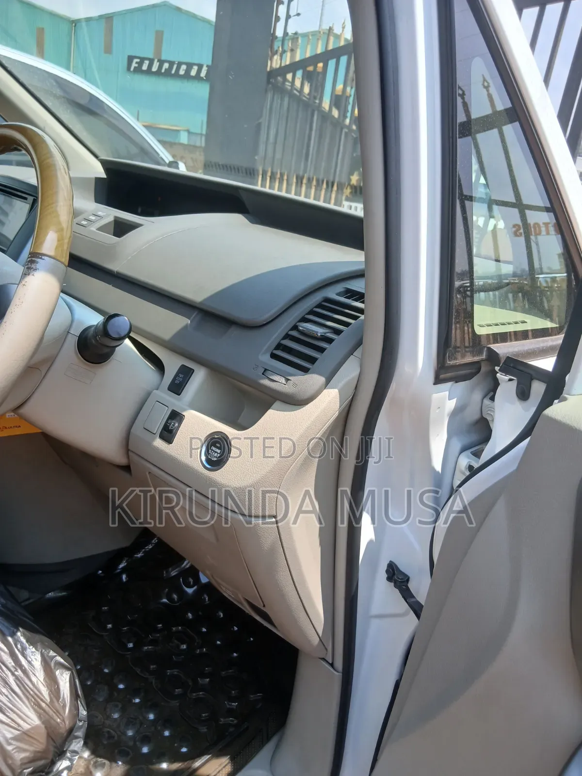 Toyota Noah 2011 White