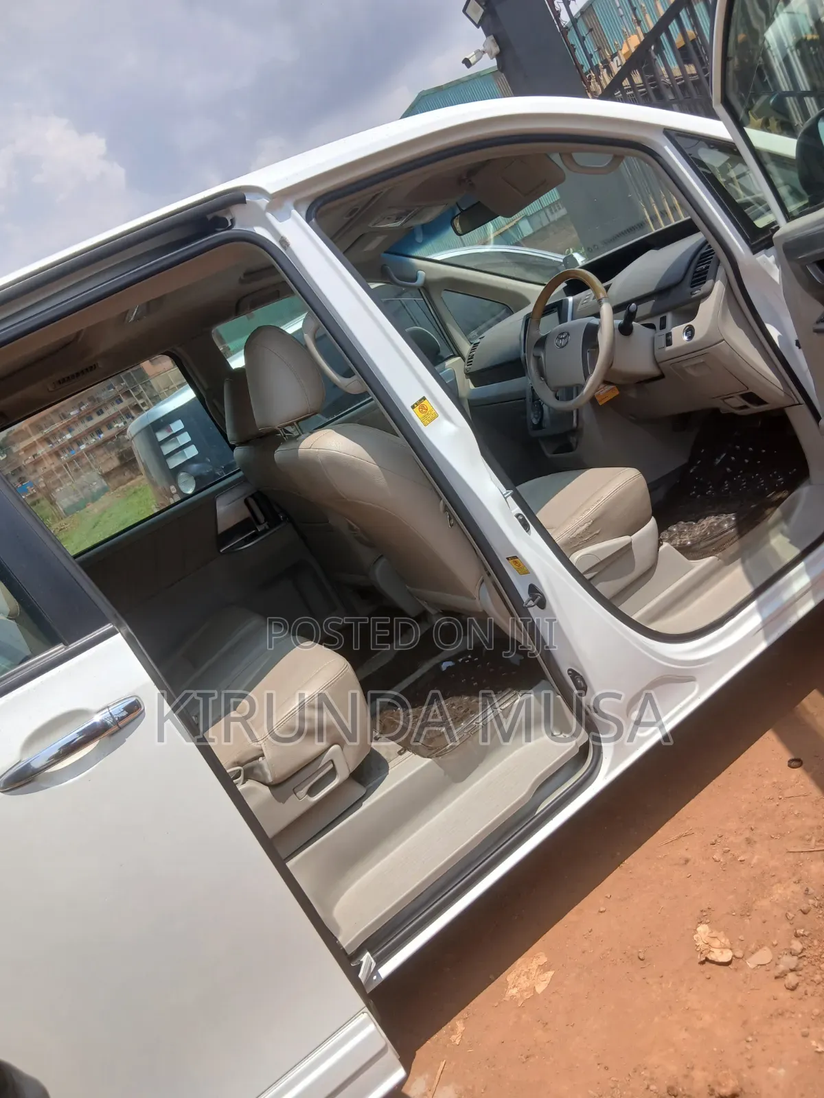 Toyota Noah 2011 White
