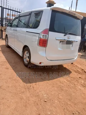 Toyota Noah 2011 White