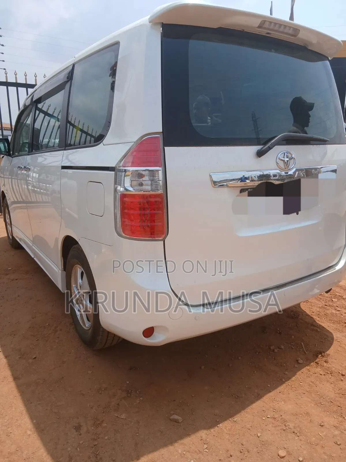 Toyota Noah 2011 White