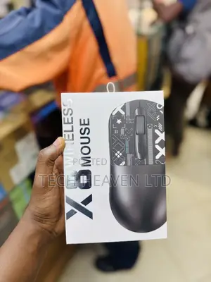 X8 Wireless Gaming Mouse - Ergonomic Design With Long Battery Life