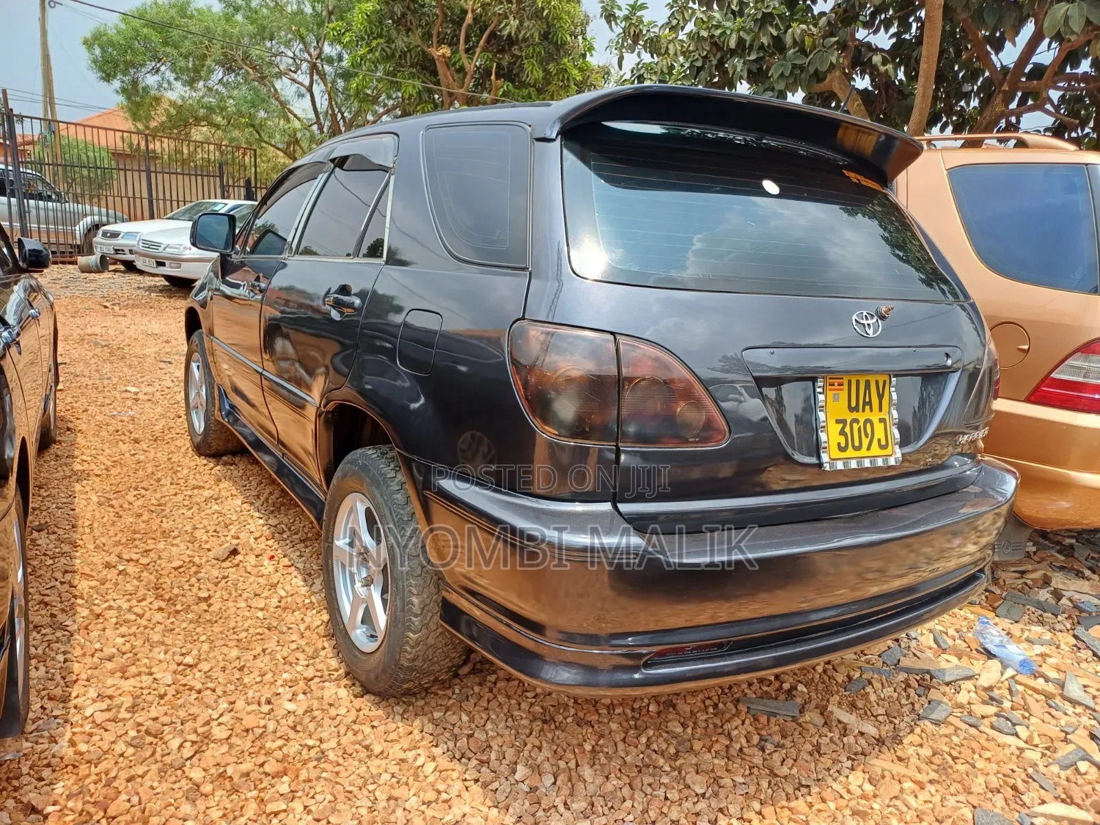 Toyota Harrier 2000 Black