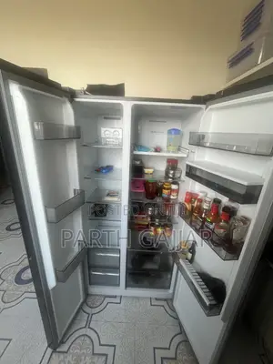 Hisense 760ltr Side by Side Glass Black Fridge With Water Dispenser