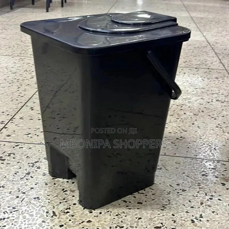 Giovanni Black Complast Pedal Bin Plastic, 20L