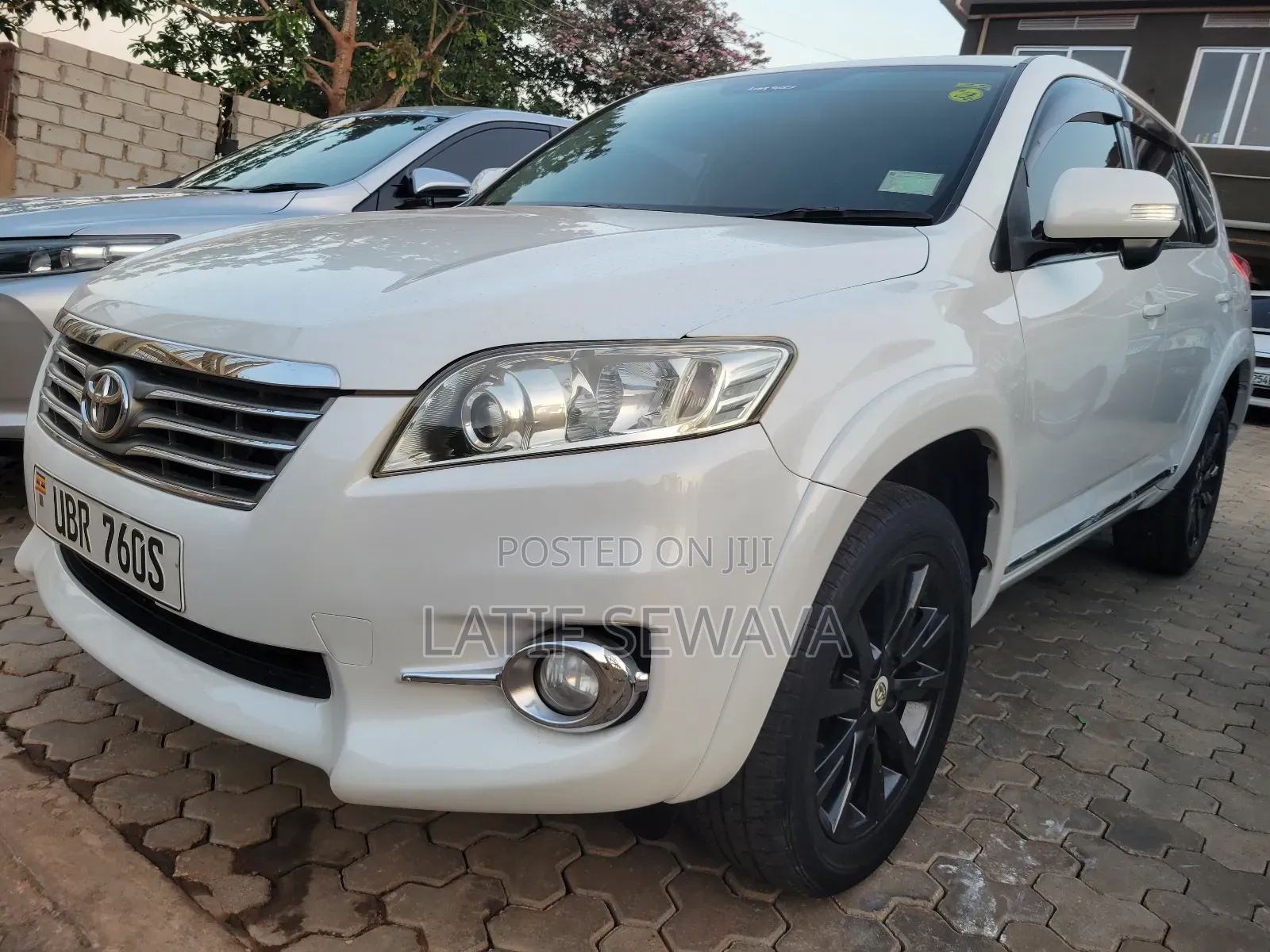 Toyota Vanguard 2010 White