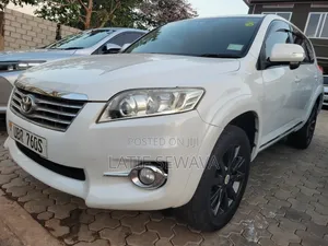 Toyota Vanguard 2010 White