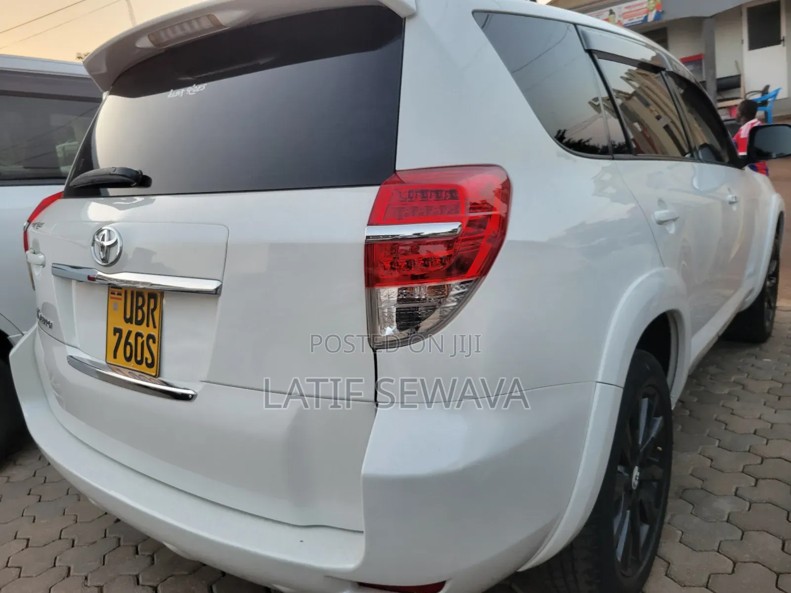 Toyota Vanguard 2010 White