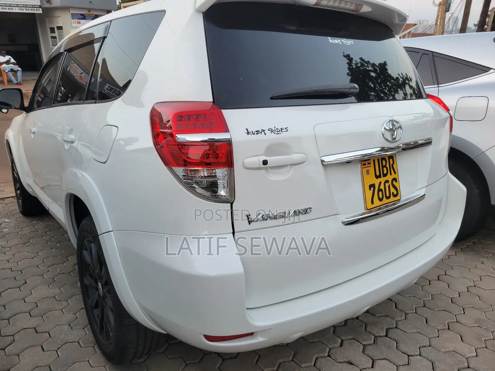 Toyota Vanguard 2010 White