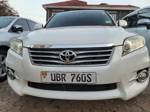 Toyota Vanguard 2010 White