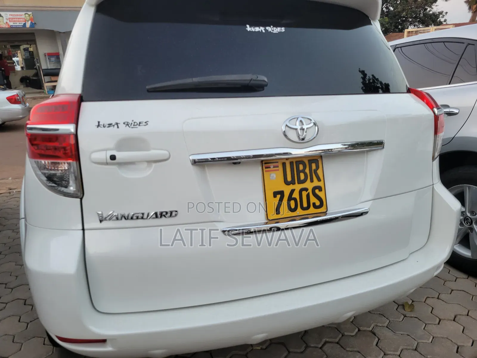Toyota Vanguard 2010 White