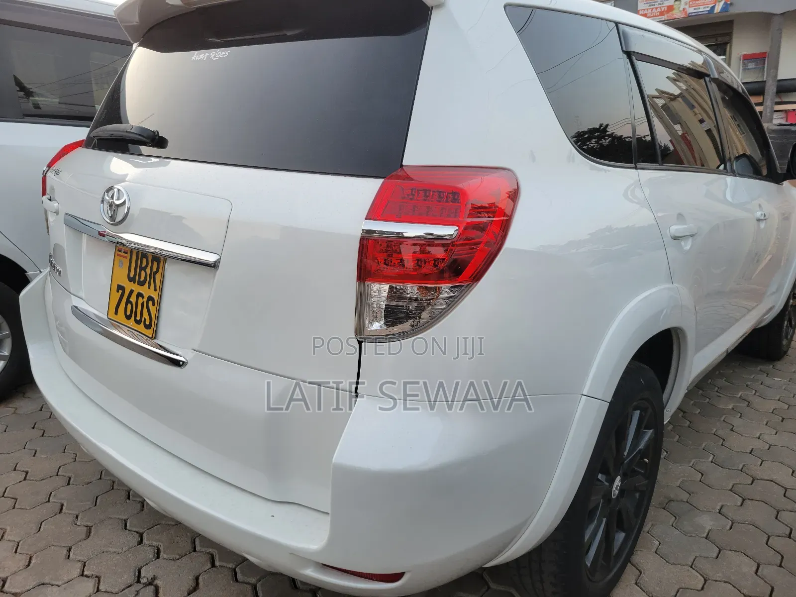 Toyota Vanguard 2010 White