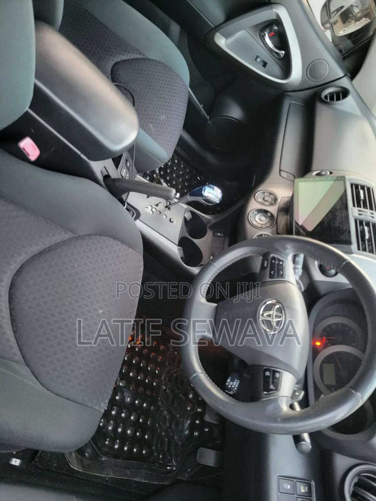 Toyota Vanguard 2010 White