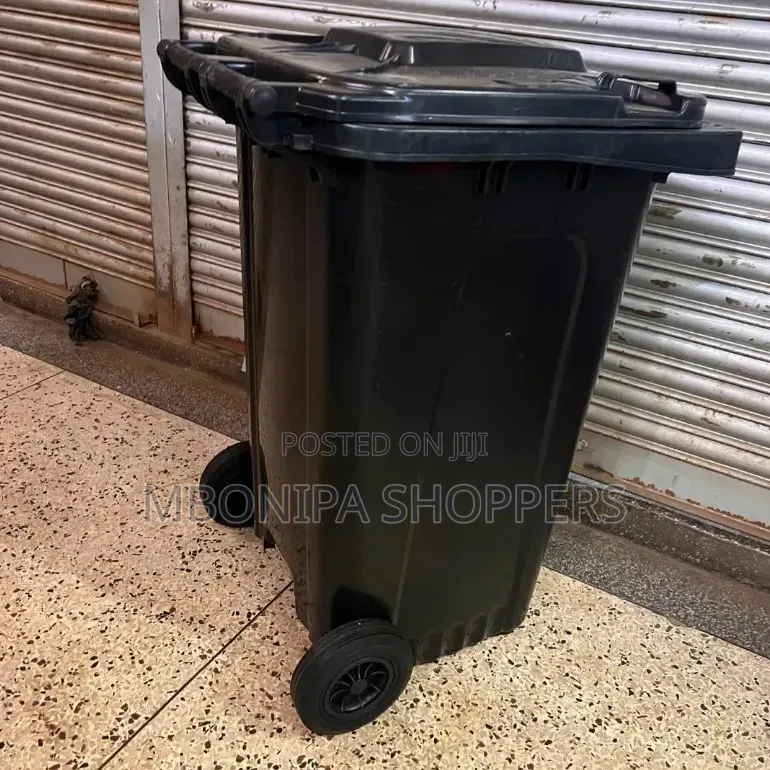 Heavy Duty 120L Plastic Dustbin With Wheels-Black