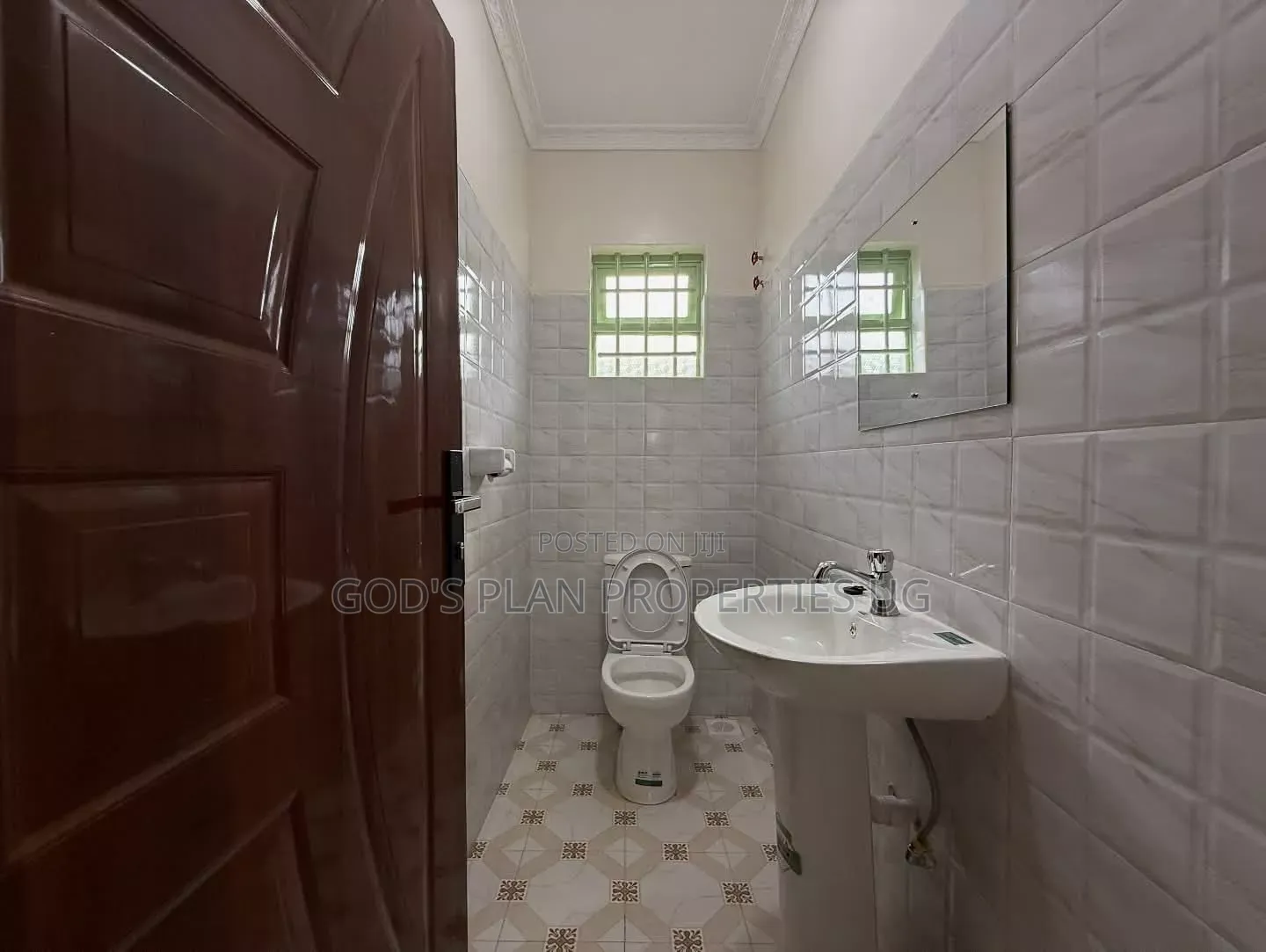 3bdrm Apartment in Bukasa Estate, Central Division for rent