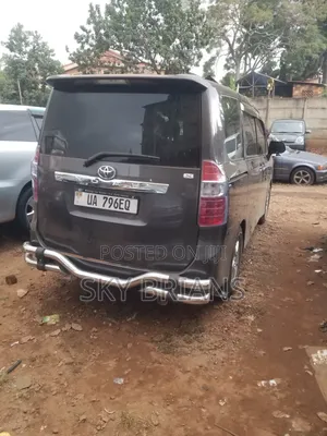 Toyota Noah 2009 Gray