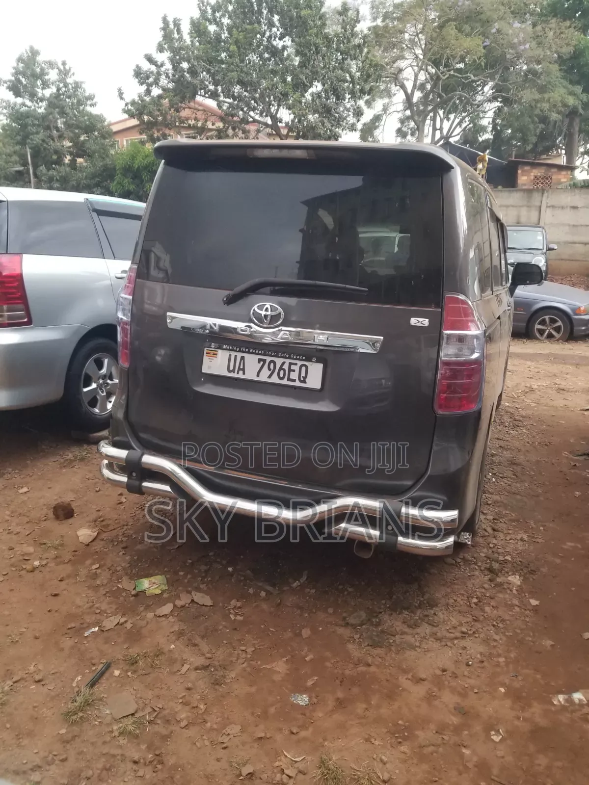 Toyota Noah 2009 Gray