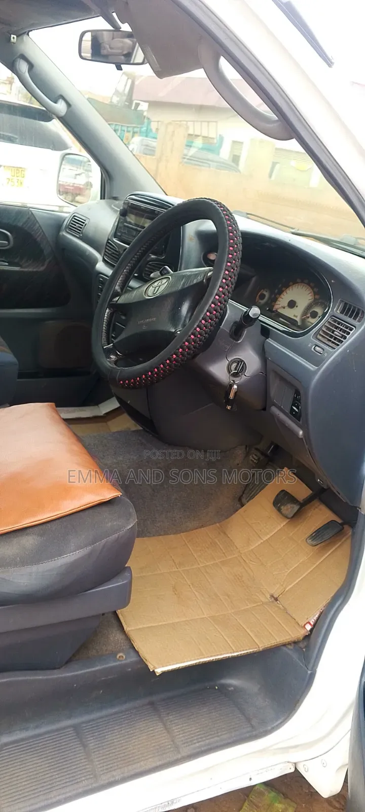 Toyota Noah 2002 White