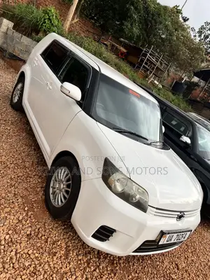 Toyota Corolla Rumion Hatchback 1.8 AWD 2013 White