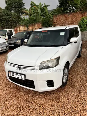 Toyota Corolla Rumion Hatchback 1.8 AWD 2013 White