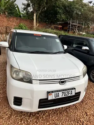 Toyota Corolla Rumion Hatchback 1.8 AWD 2013 White