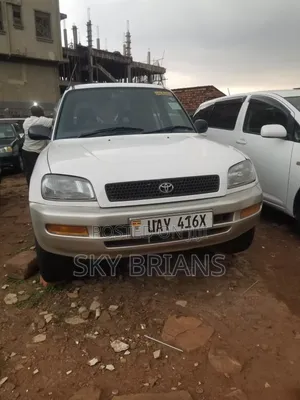Toyota RAV4 1999 White