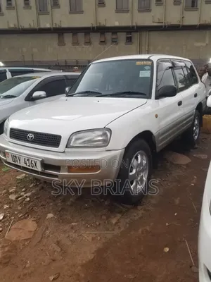 Toyota RAV4 1999 White