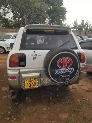 Toyota RAV4 1999 White