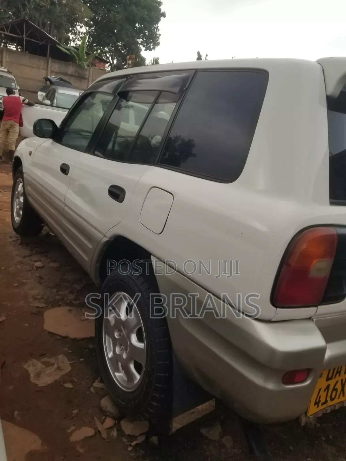 Toyota RAV4 1999 White