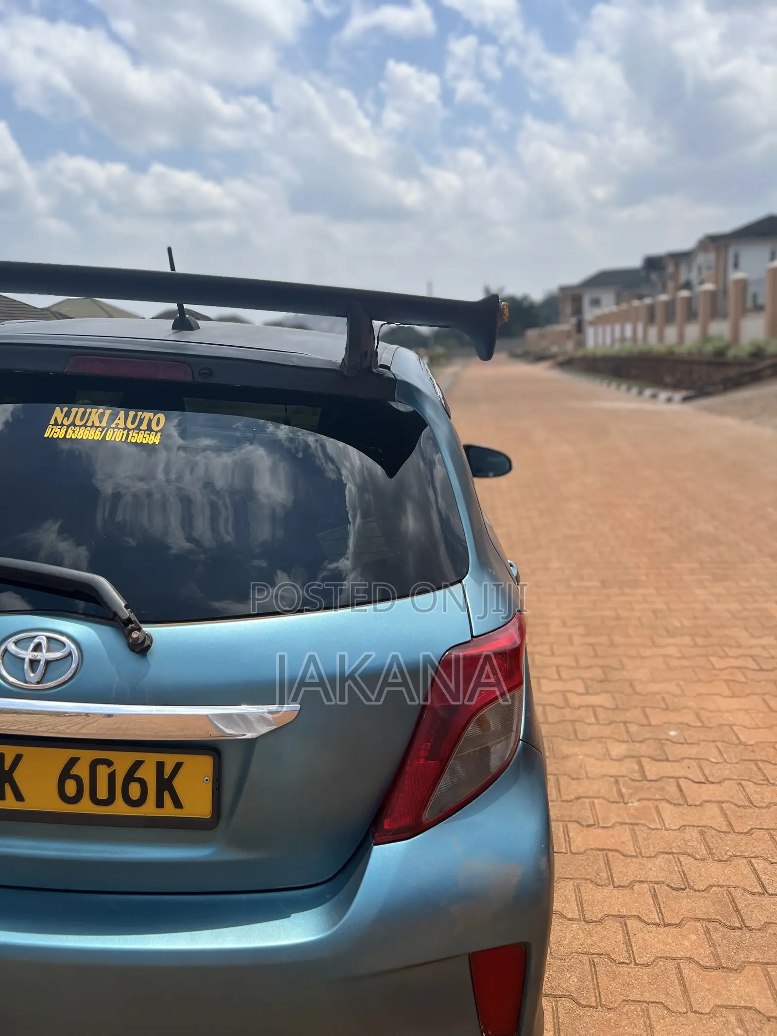 Toyota Vitz 1.5 FWD 5dr 2012 Blue