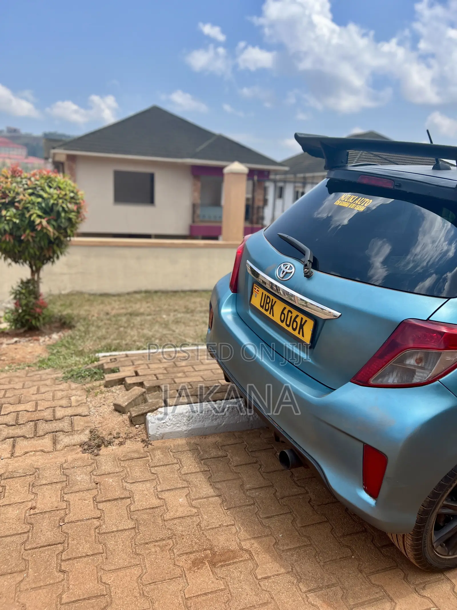 Toyota Vitz 1.5 FWD 5dr 2012 Blue