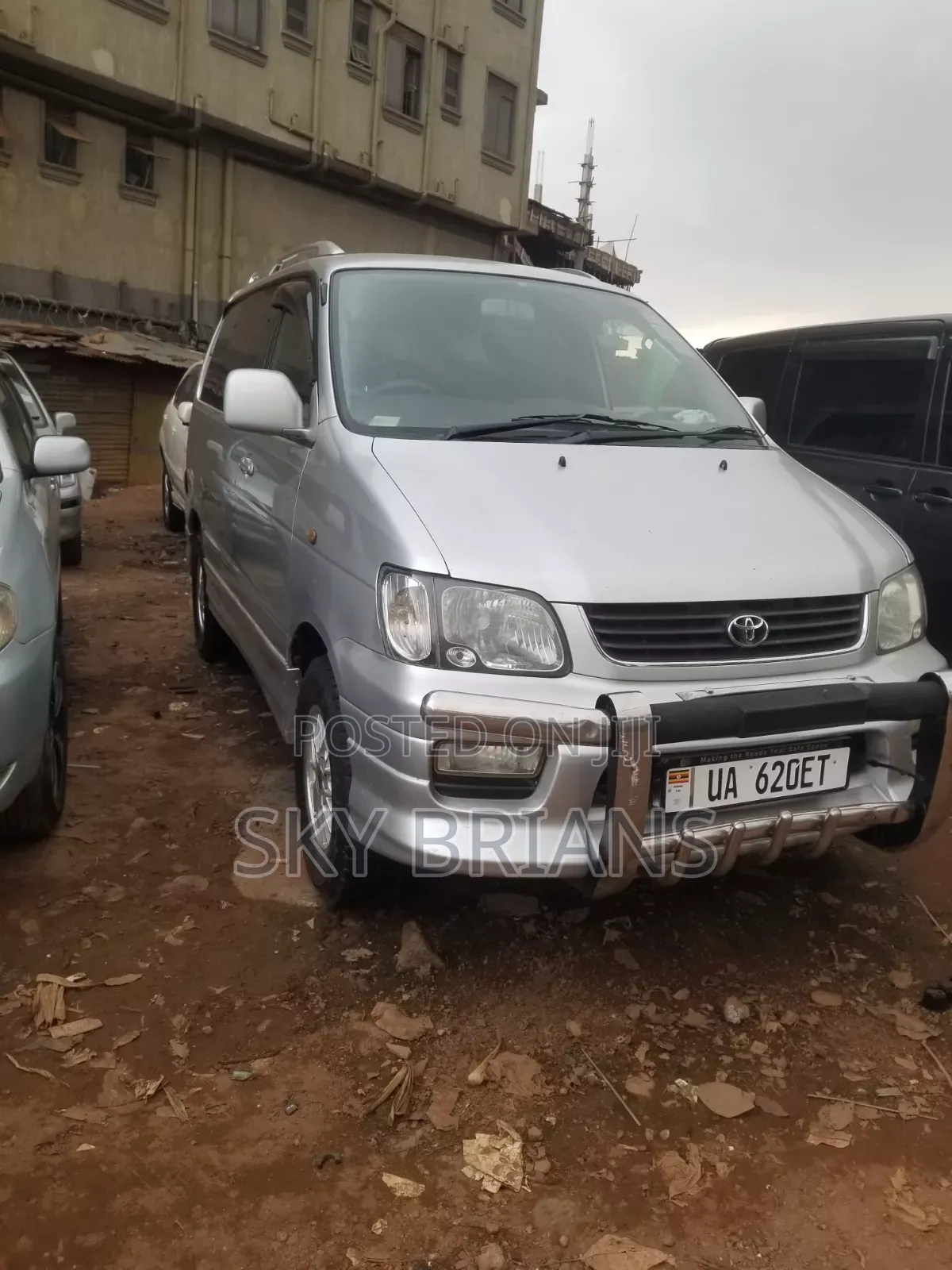Toyota Noah 2001 White